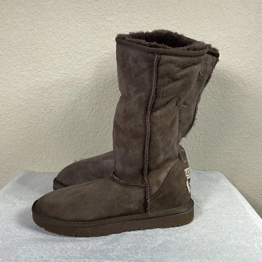 UGG Classic Tall Sheepskin Boot Brown Winter Soft Shearling Sz 7